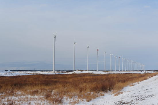 冬の発電風車