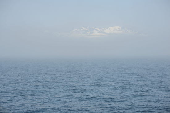 霧晴れる知床の山
