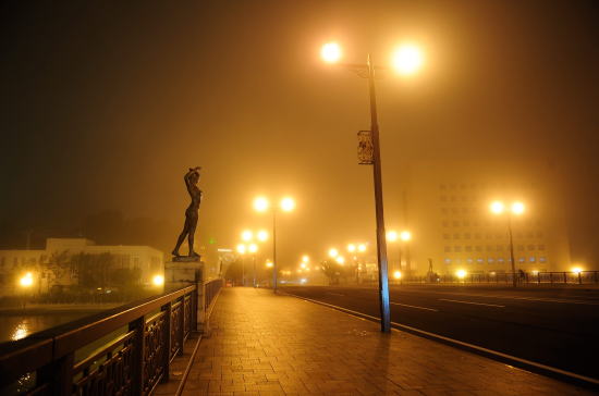 霧の夜の幣舞橋にて