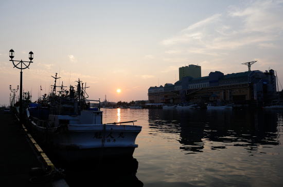 夏の釧路港の夕日