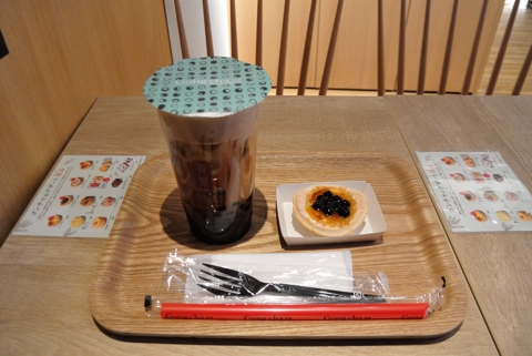 黒糖ミルクアールグレイ＋パール(タピオカ) 、エッグタルト パール＆ピーチ
