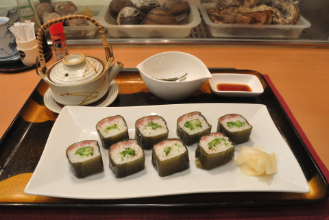 根室名物「さんまロール寿司」