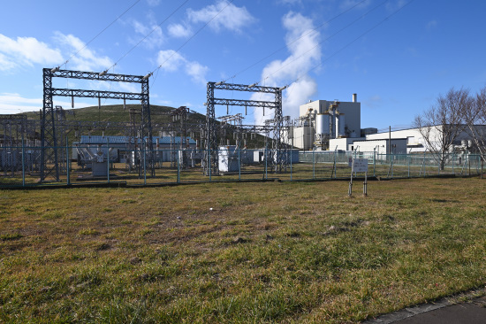 蓄電池施設と釧路火力発電所