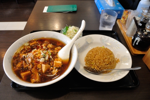 週替わりランチE-1 麻婆麺と半炒飯 
