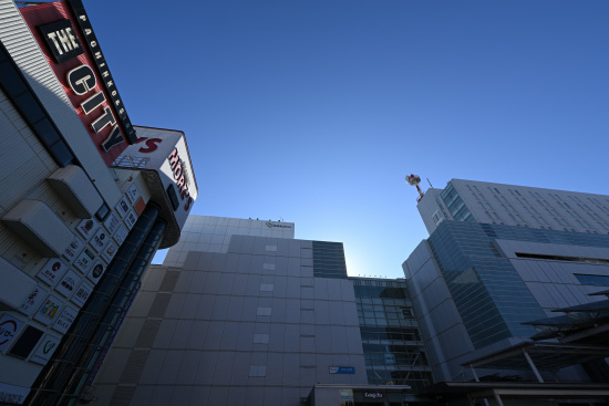 秋空・相模大野駅北口